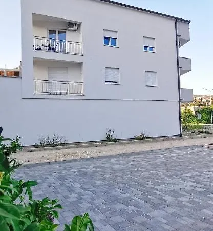 Lea Τρέμπινιε